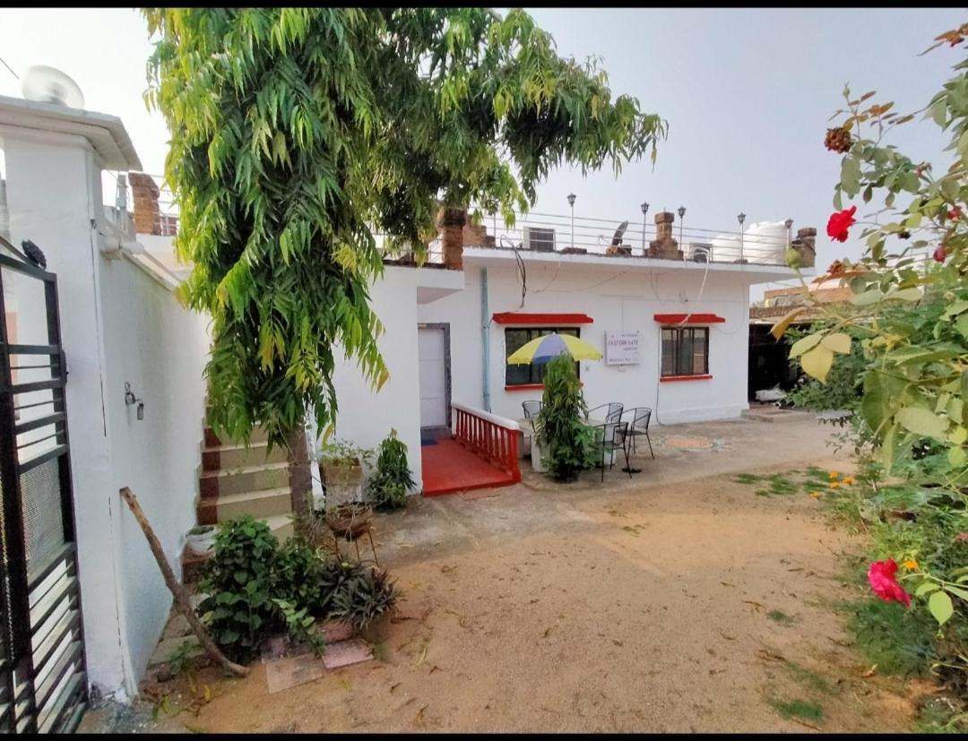 Eastern Gate Homestay Κχατζουράχο Εξωτερικό φωτογραφία